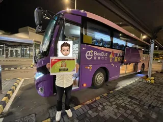 BeeBus 蜜蜂巴士品牌旅遊巴側面