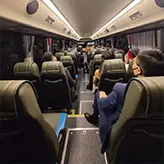 BeeBus 旅遊巴寬敞車廂